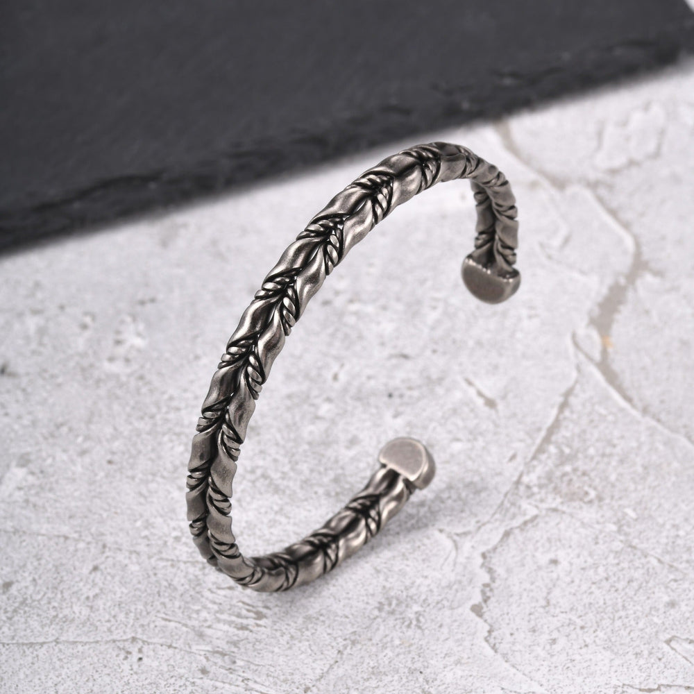 Stainless Steel Möbius Twist Cuff Bracelet for Men Vintage Open Bangle B-774GR